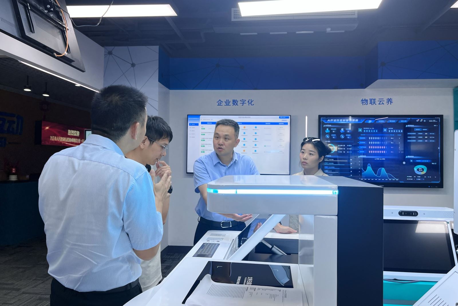 九江市人民政府驻武汉办事处领导一行莅临星际互动走访调研