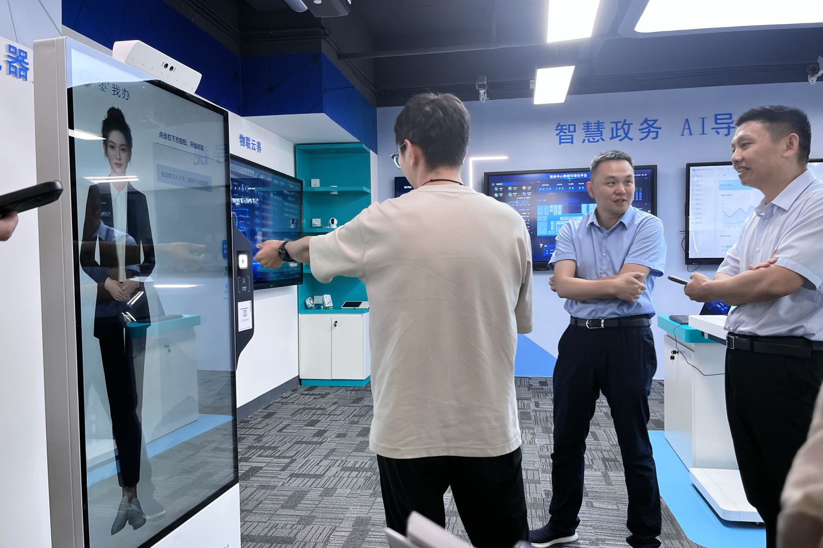 九江市人民政府驻武汉办事处领导一行莅临星际互动走访调研